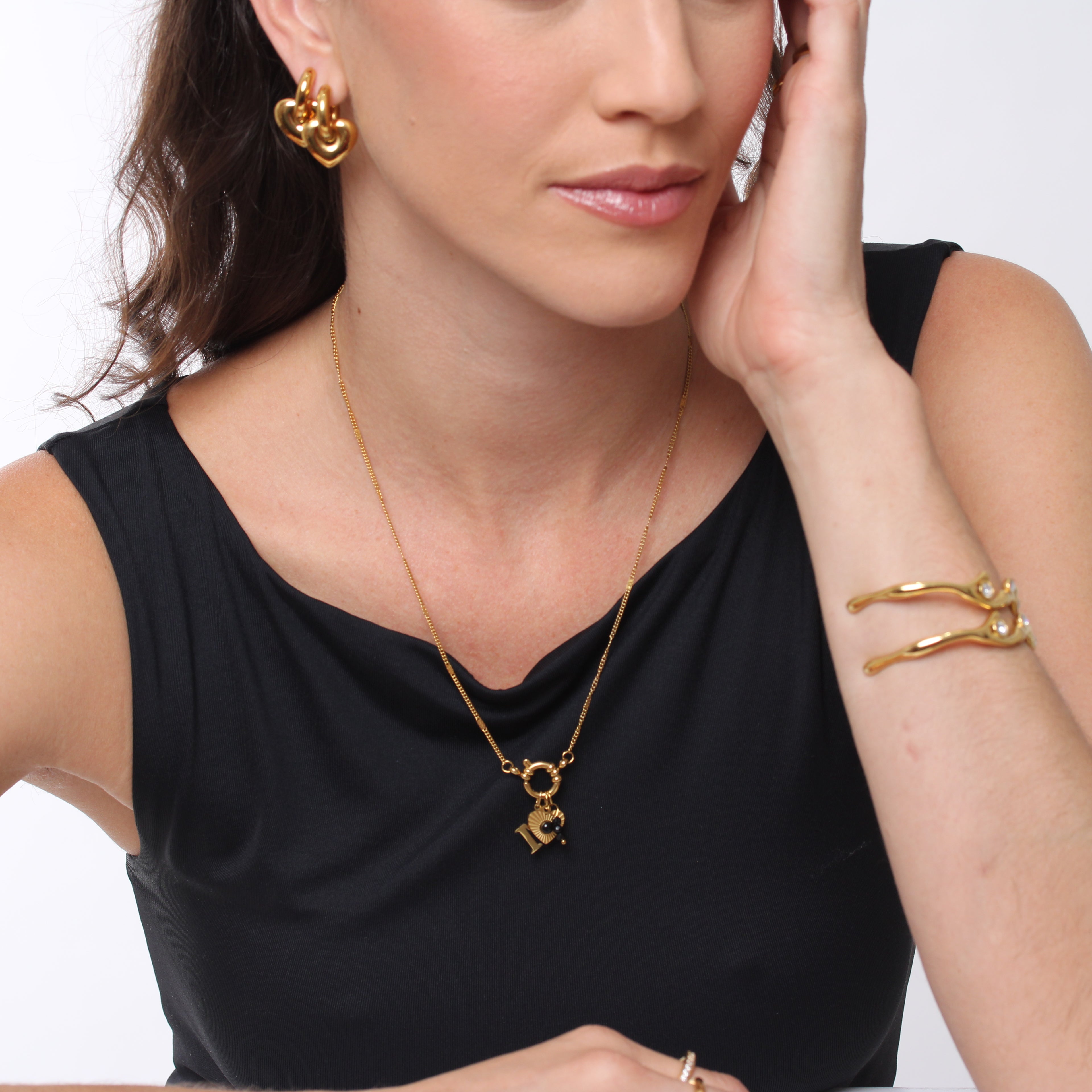 Colar Navy Letters Charm - Banho em Ouro 18K