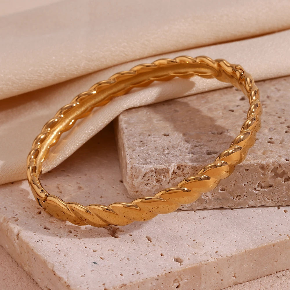 Bracelete Curvy Twists - Banho em Ouro 18K