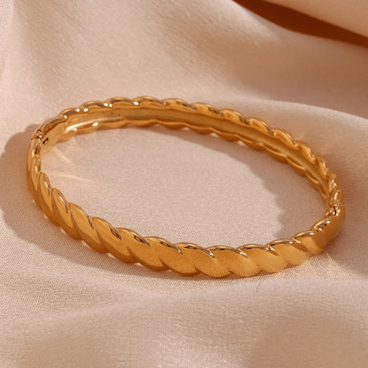 Bracelete Curvy Twists - Banho em Ouro 18K