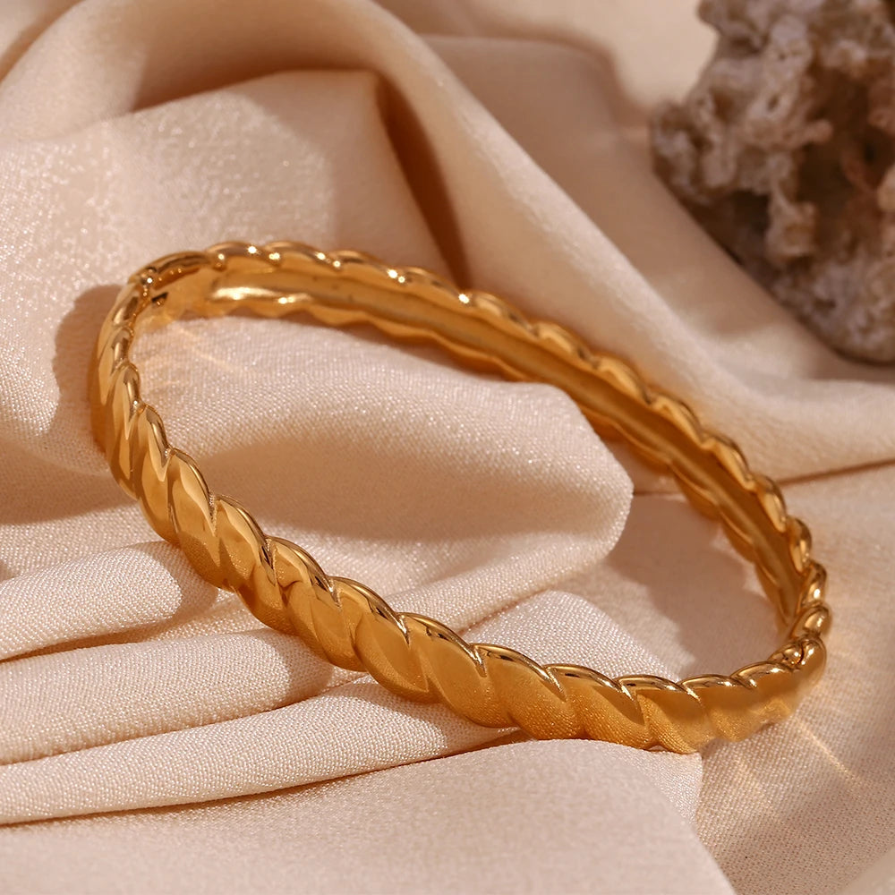 Bracelete Curvy Twists - Banho em Ouro 18K