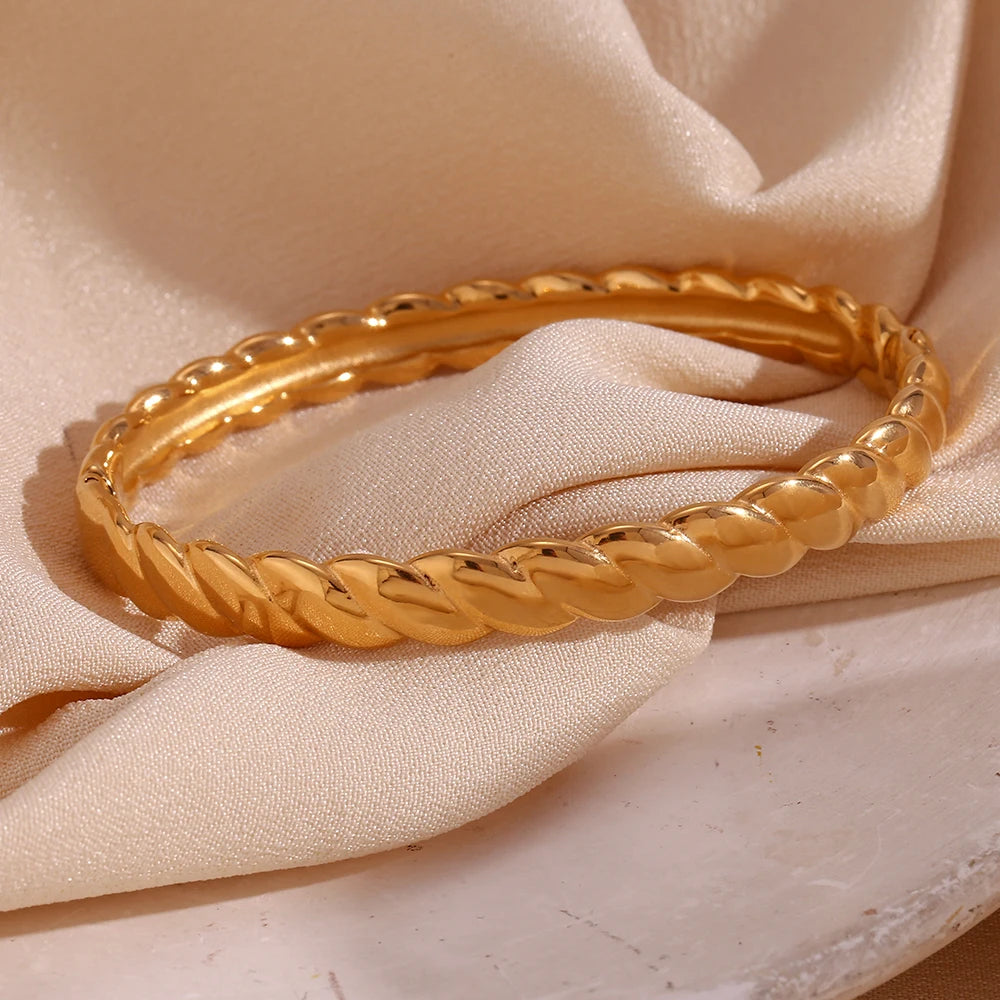 Bracelete Curvy Twists - Banho em Ouro 18K